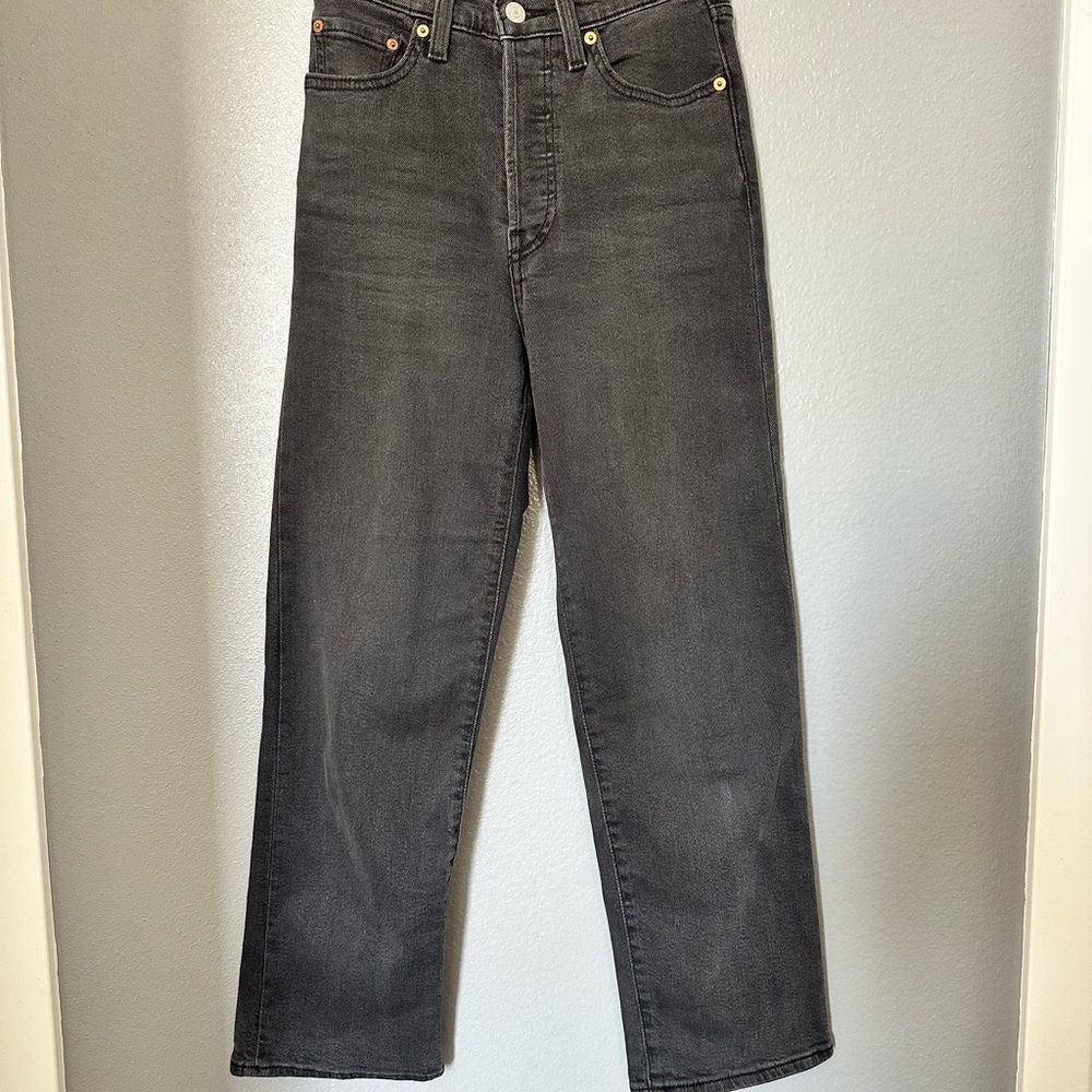 Levi's Women's Gray Ankle Jeans